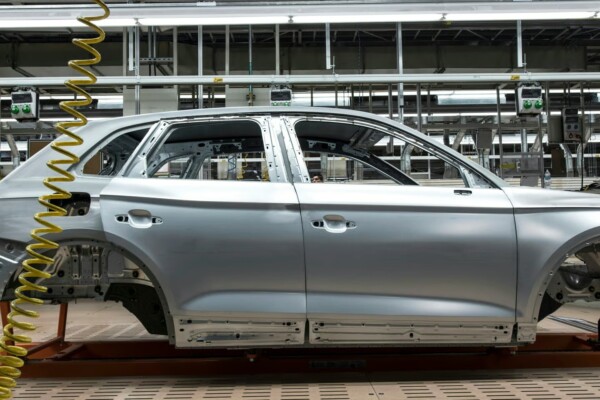 現代の量産車製造 – SUZUKI×自動車開発の熾烈な競争を工場から学ぼう